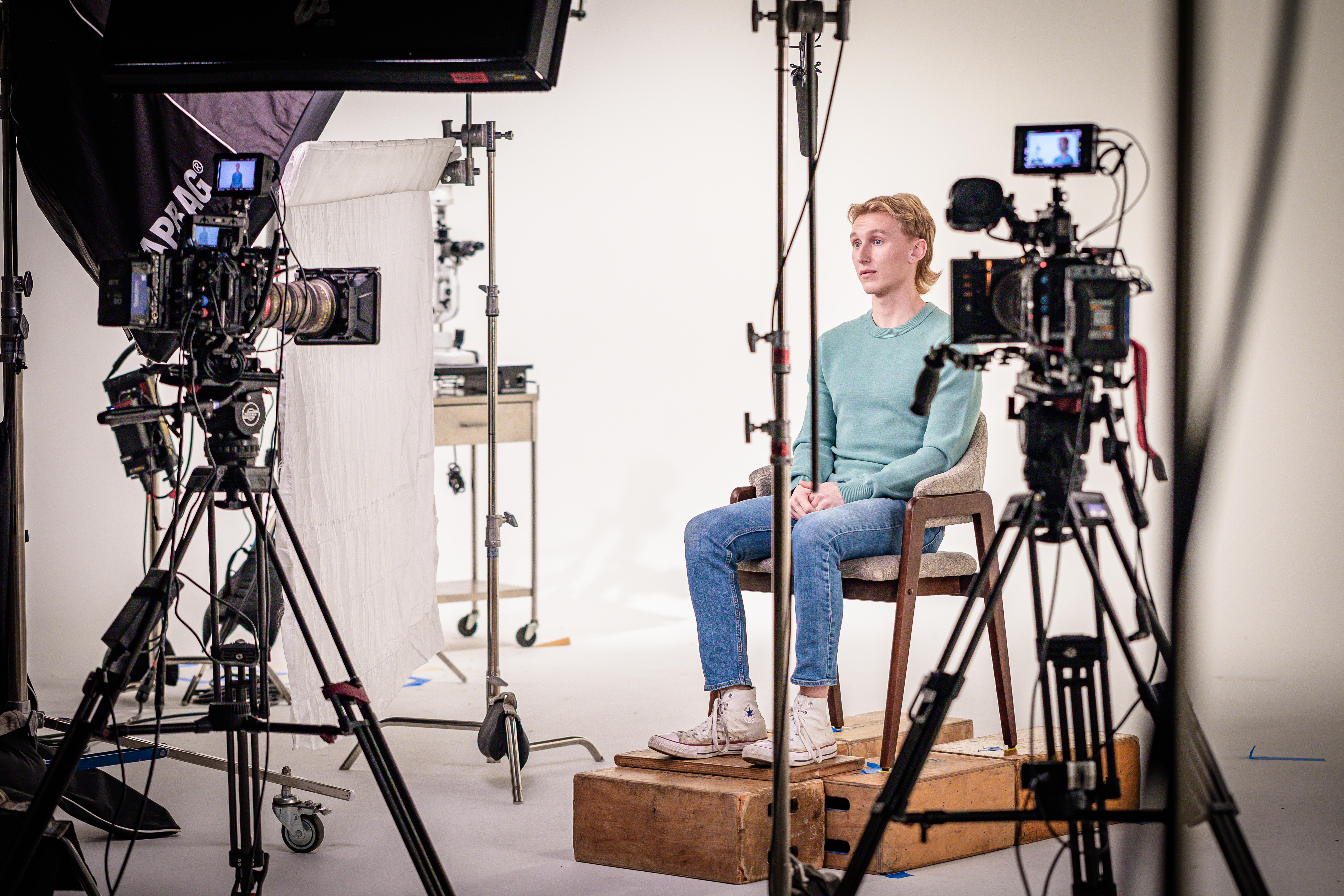 BTS close 3